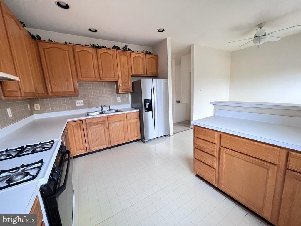 13205 Fox Ripple Ln - Photo 3 of 22