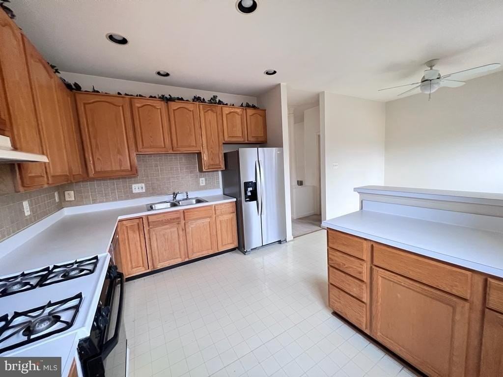 13205 Fox Ripple Ln - Photo 4 of 22