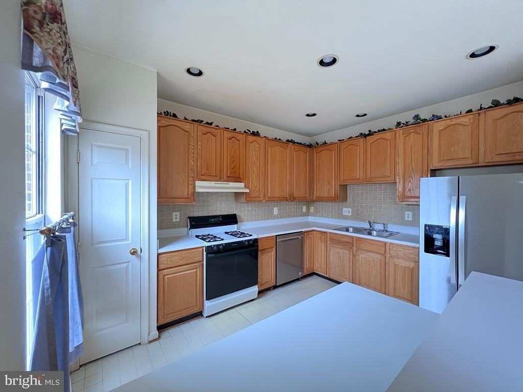 13205 Fox Ripple Ln - Photo 5 of 22