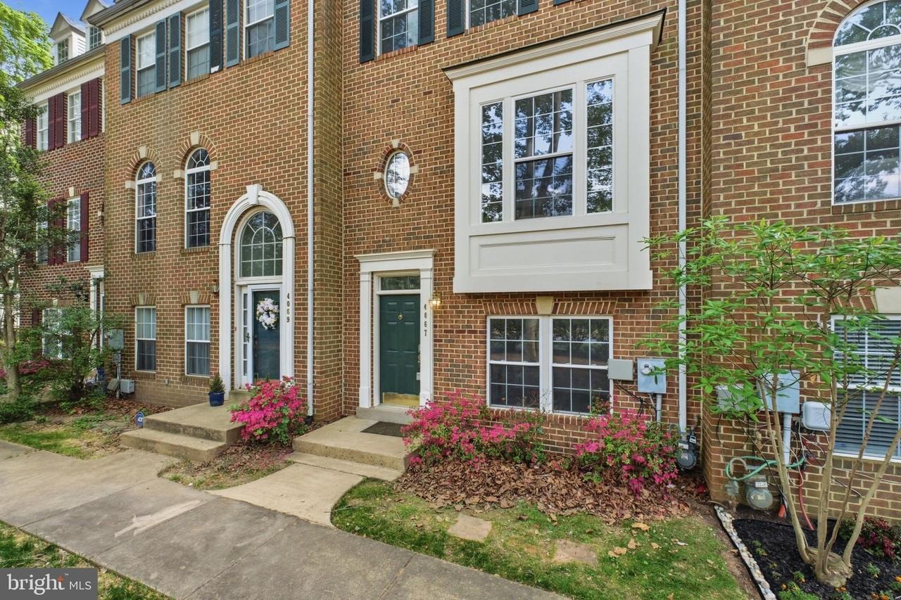 4067 Fountainside Ln - Photo 2 of 35