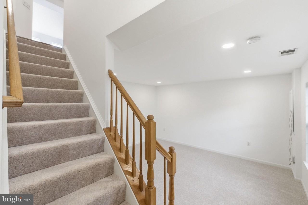 4067 Fountainside Ln - Photo 5 of 35