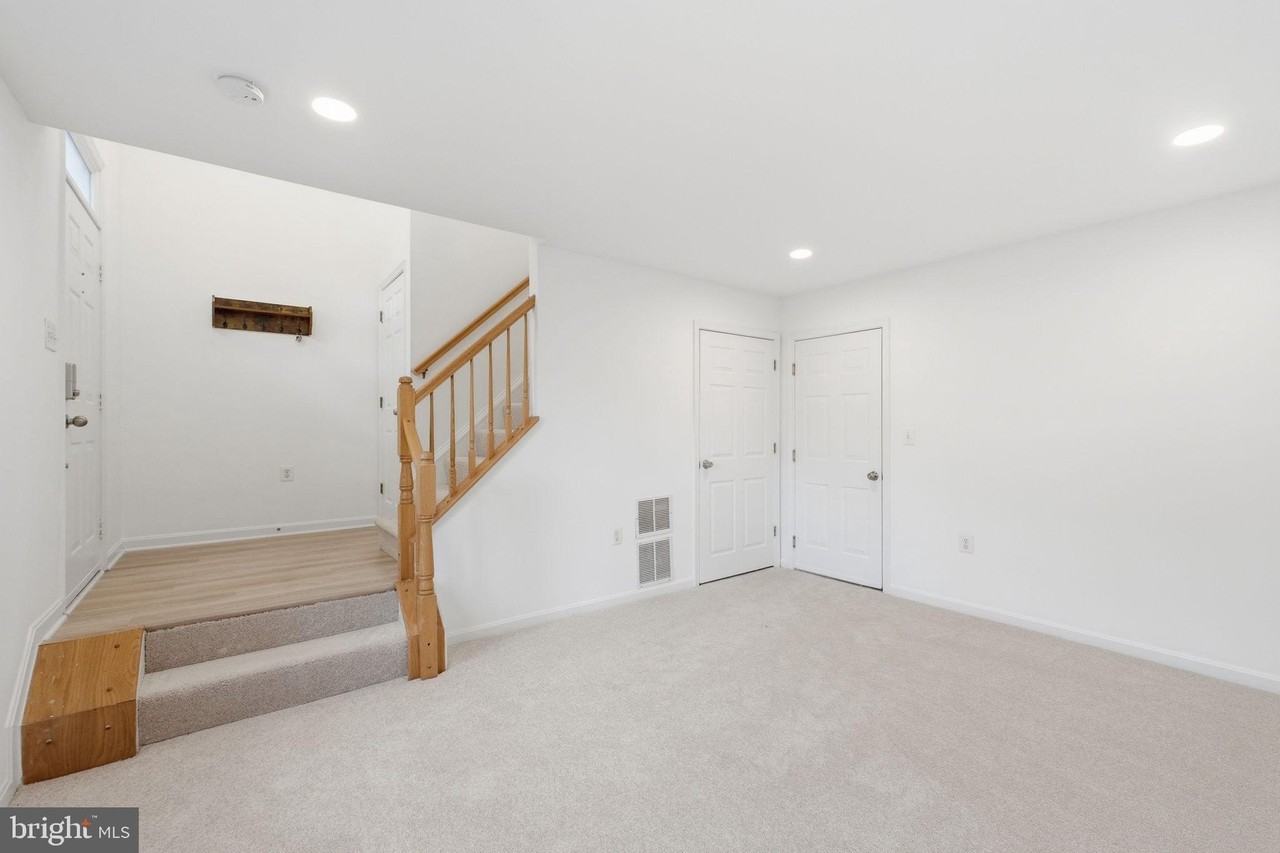 4067 Fountainside Ln - Photo 6 of 35