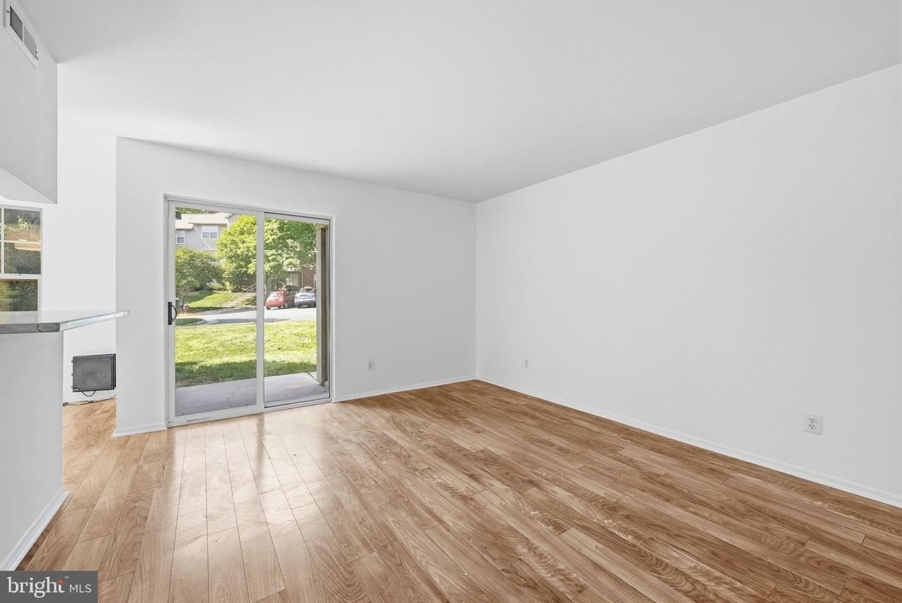 1703 Ascot Way #D - Photo 4 of 21
