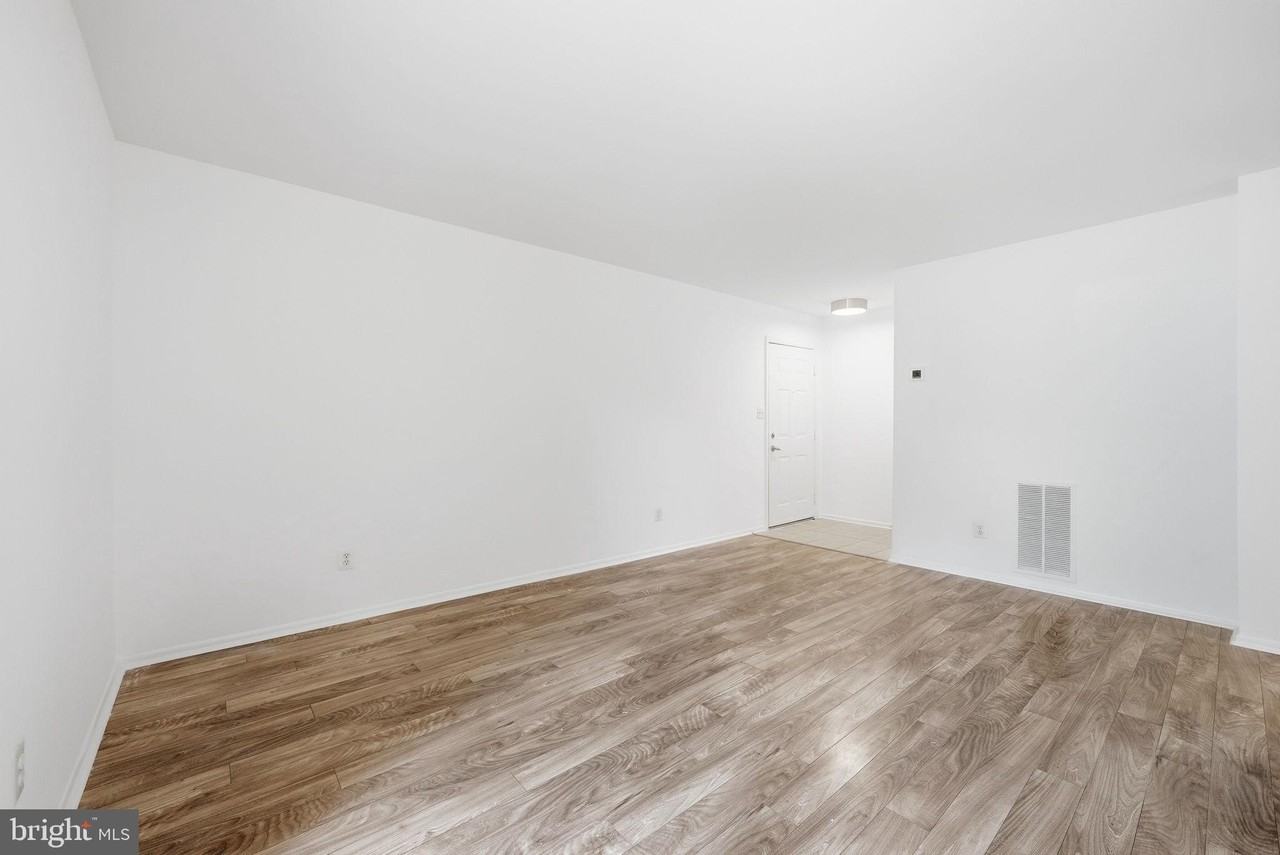 1703 Ascot Way #D - Photo 6 of 21
