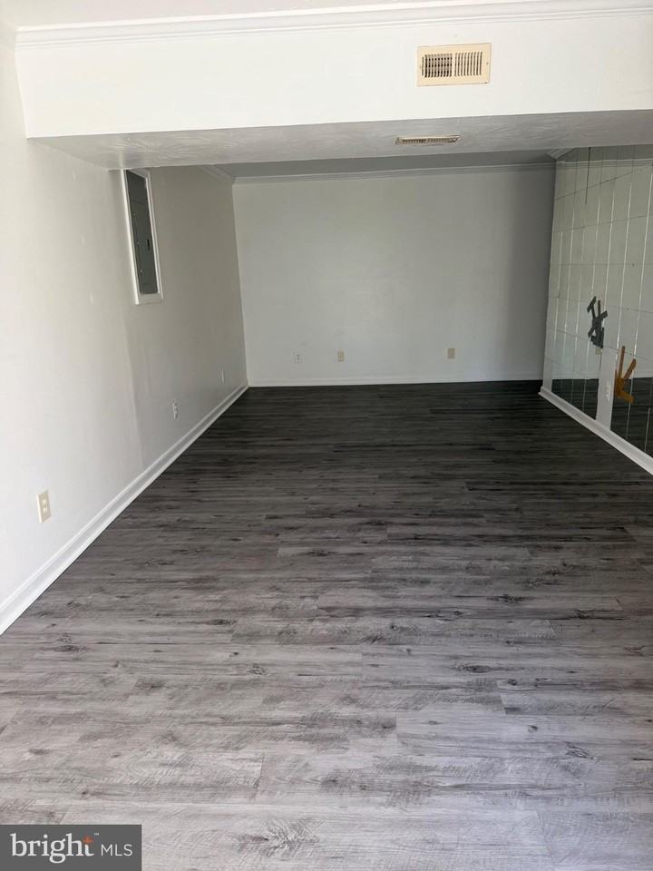 2911 Hickory Creek Ct - Photo 3 of 9