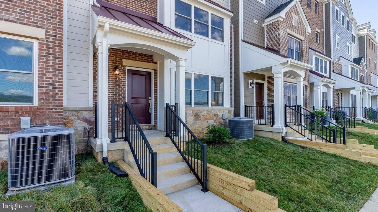 966 ORCHARD RIDGE PLACE #105B - Photo 3 of 34