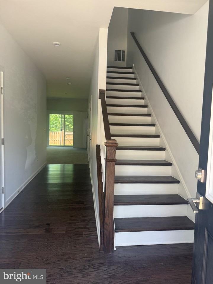 704 Barnwell Dr - Photo 2 of 15