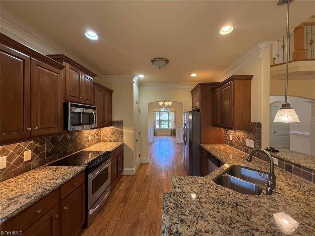 1340 Stonecroft Ct - Photo 2 of 26