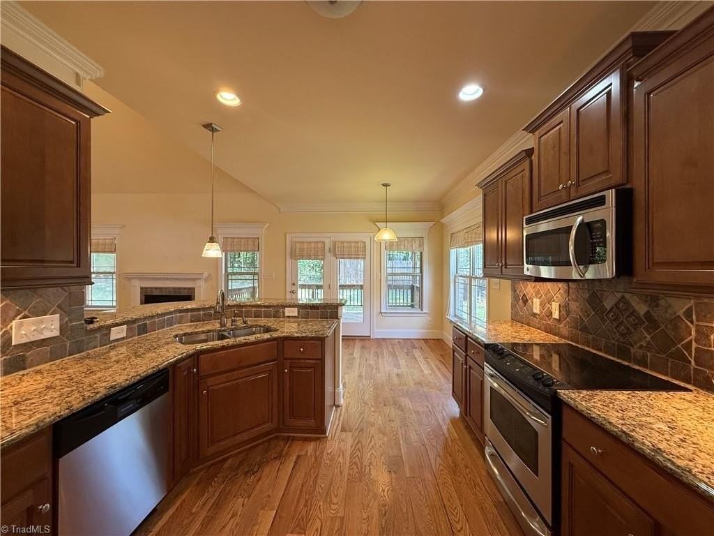 1340 Stonecroft Ct - Photo 3 of 26