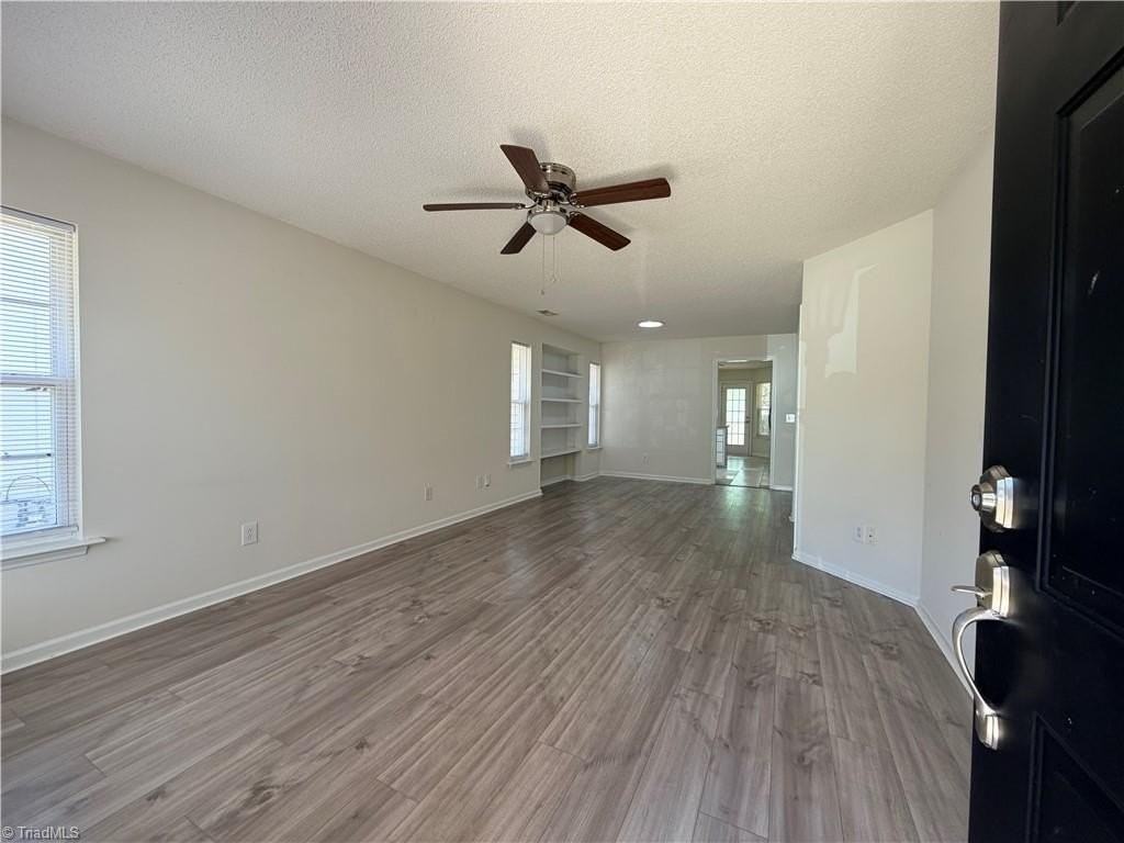 4832 Lighthouse Ct - Photo 3 of 39