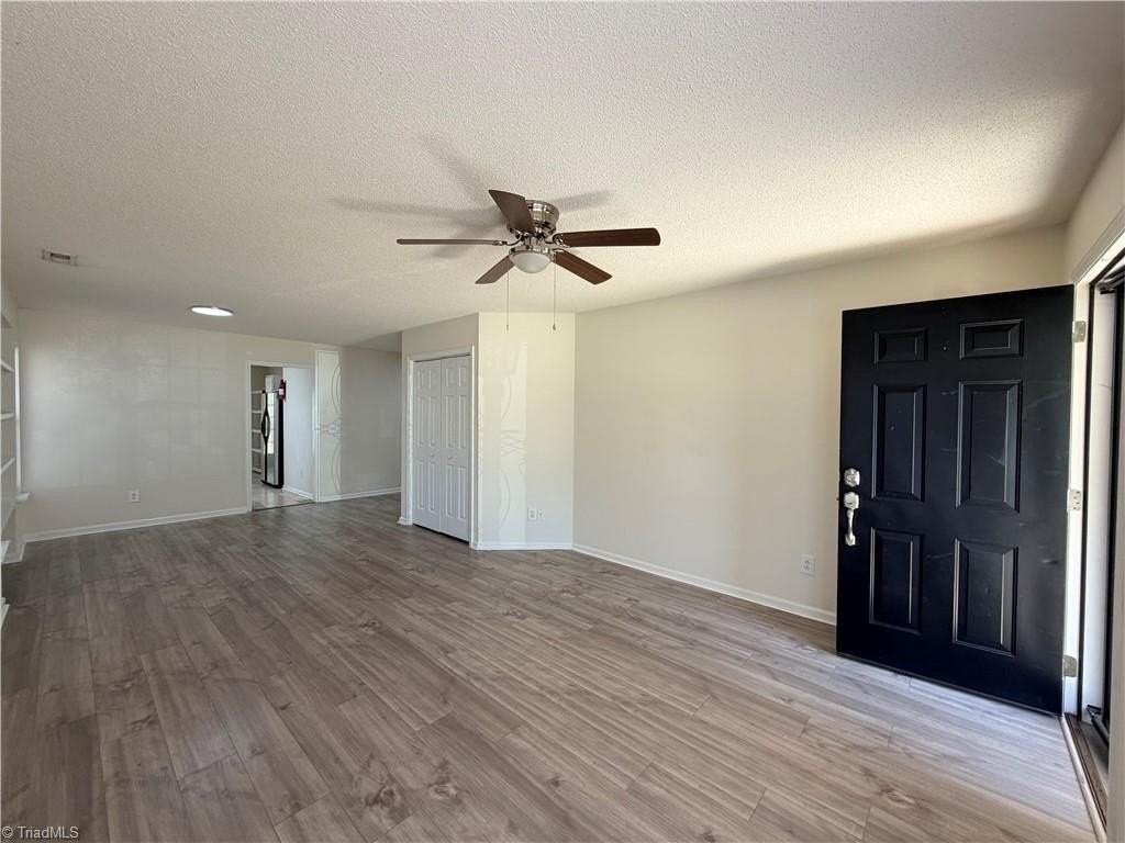 4832 Lighthouse Ct - Photo 4 of 39