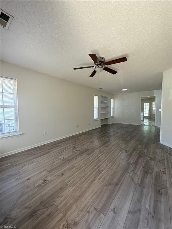 4832 Lighthouse Ct - Photo 5 of 39