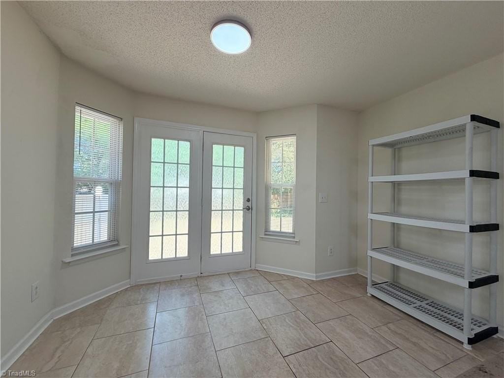 4832 Lighthouse Ct - Photo 7 of 39