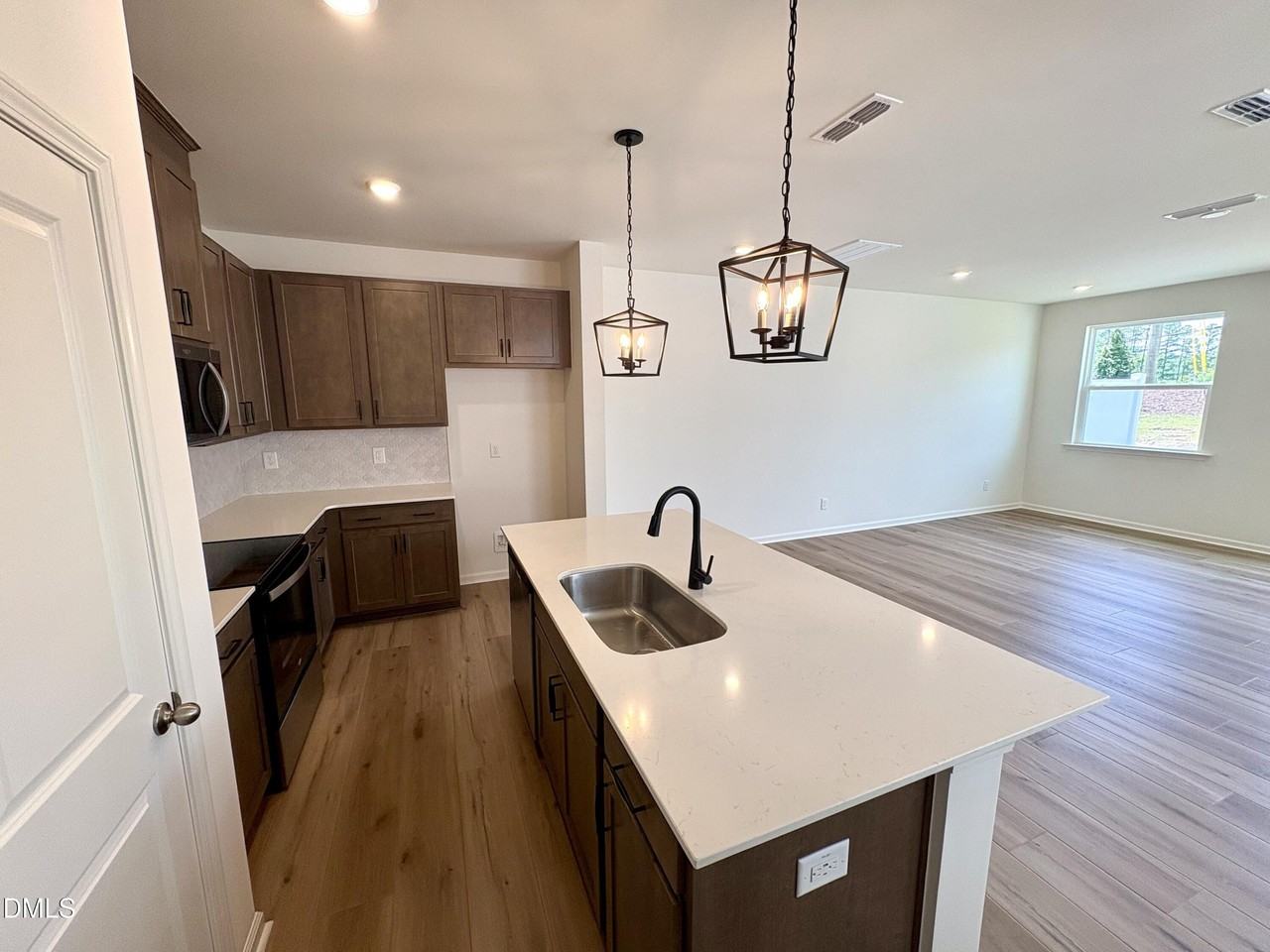 2040 Oakdale Dr - Photo 4 of 19