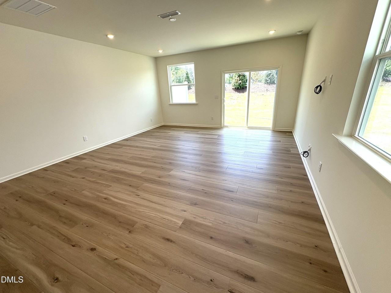 2040 Oakdale Dr - Photo 5 of 19