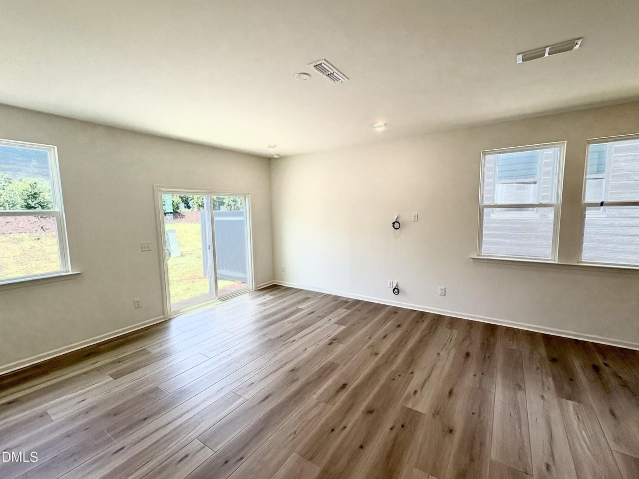 2040 Oakdale Dr - Photo 6 of 19