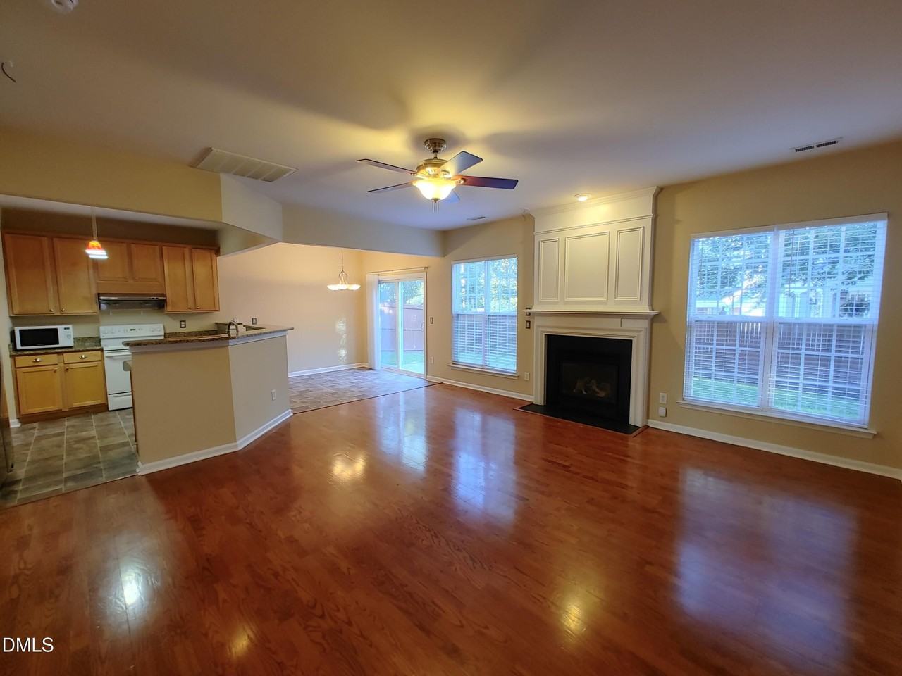 301 Millicent Way - Photo 4 of 40