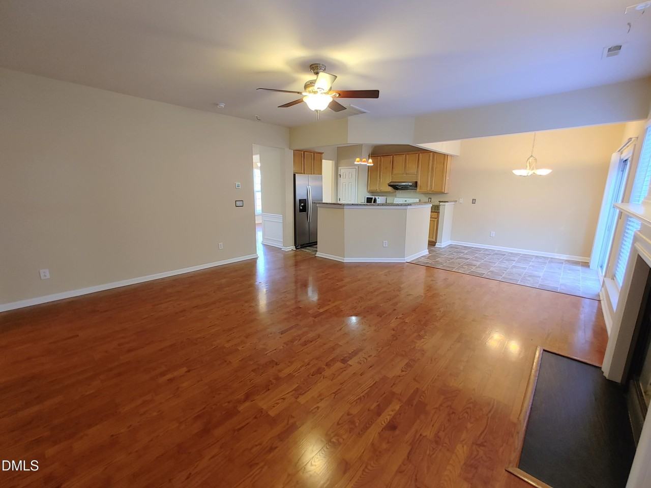 301 Millicent Way - Photo 6 of 40