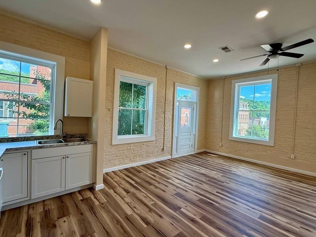 701 Charles St Apt A - Photo 5 of 13
