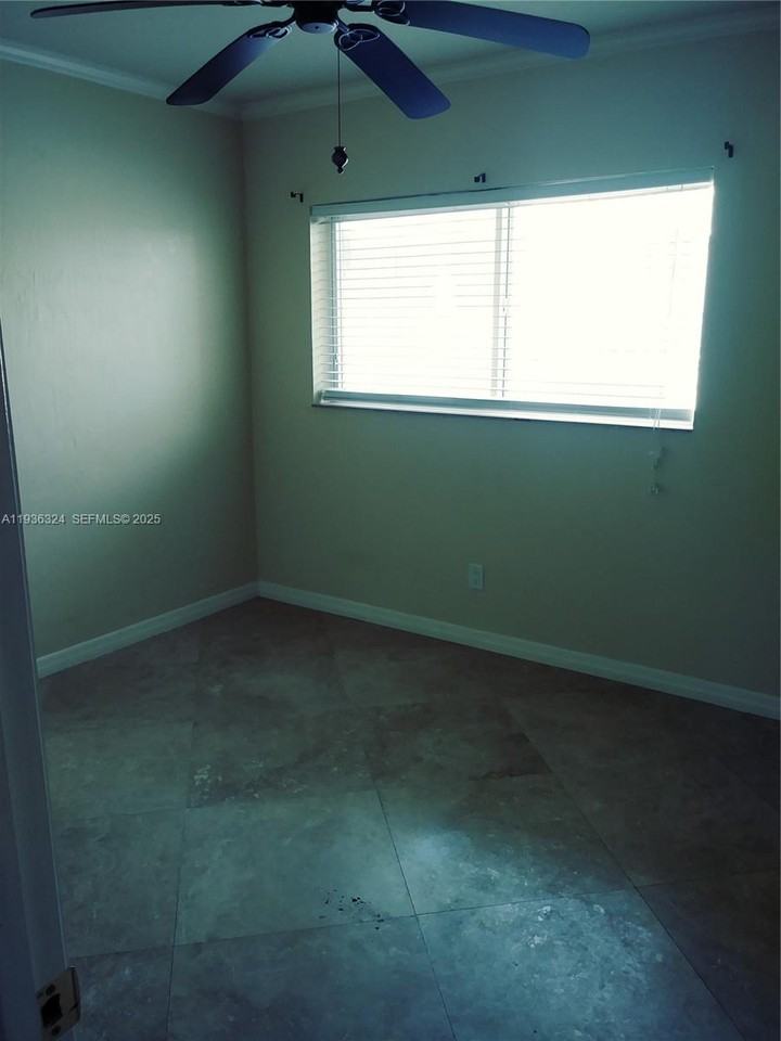 1865 Ne 46th St - Photo 5 of 8