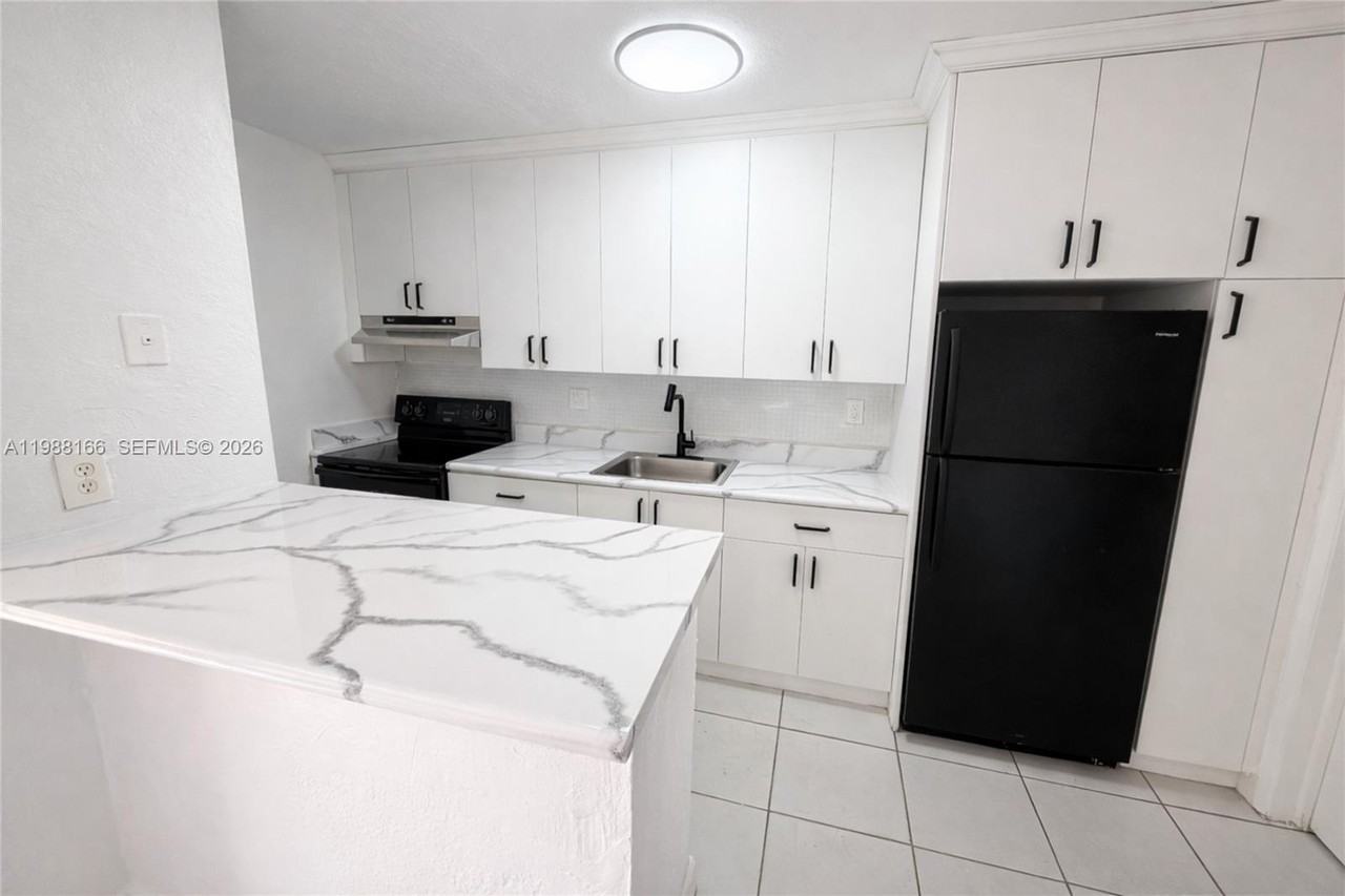 4080 N Dixie Hwy - Photo 2 of 8