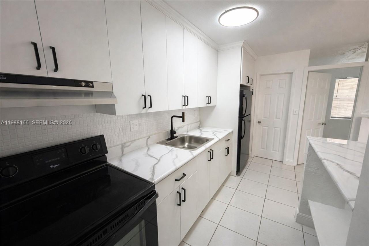 4080 N Dixie Hwy - Photo 3 of 8