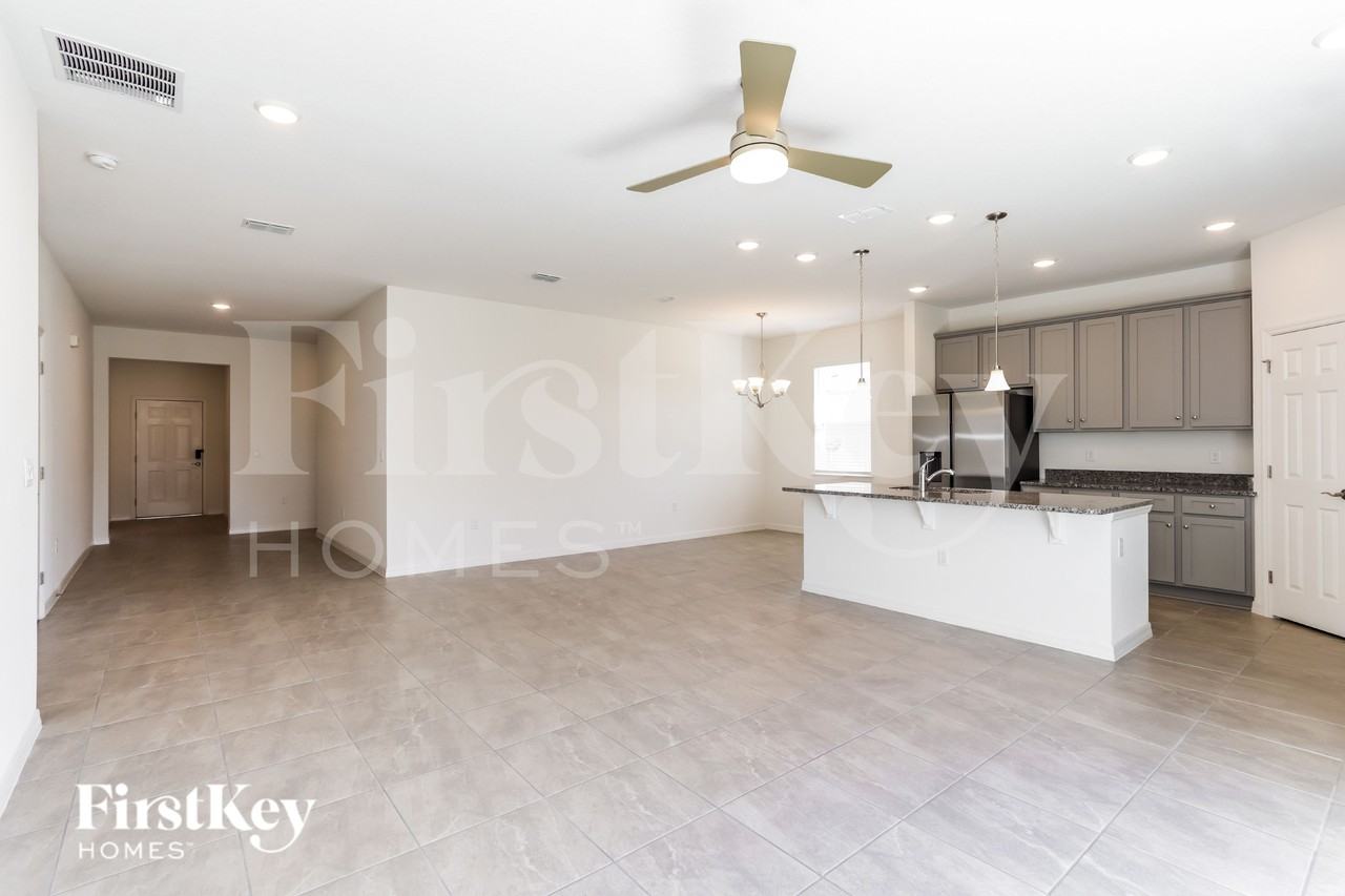340 Corbel Ln - Photo 2 of 16