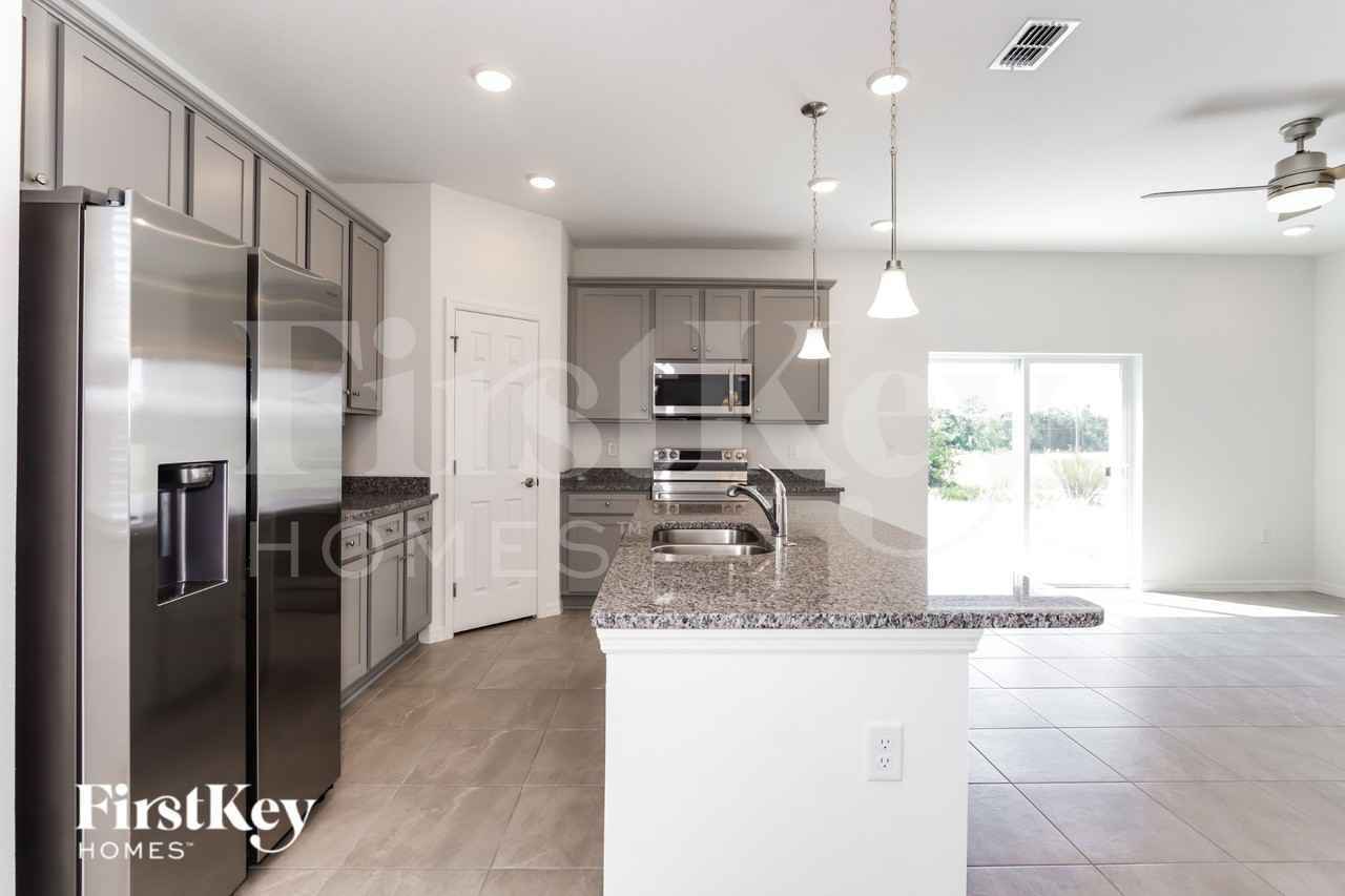 340 Corbel Ln - Photo 4 of 16