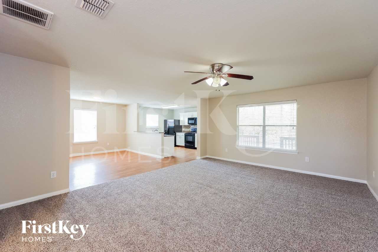 5831 Forest Cyn - Photo 4 of 17
