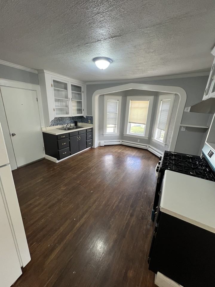 52 Harrison Ave #2 - Photo 4 of 8