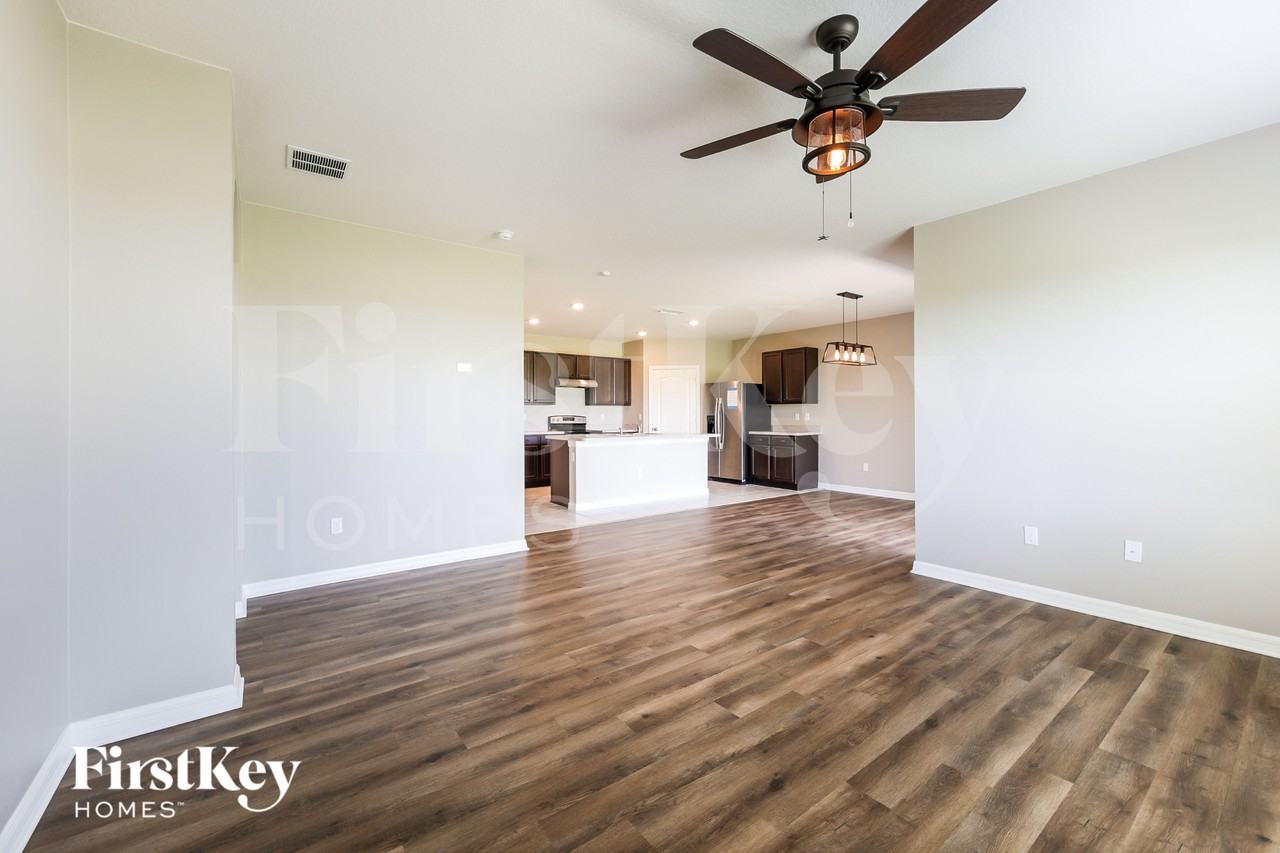 480 Burnham Cir - Photo 3 of 19