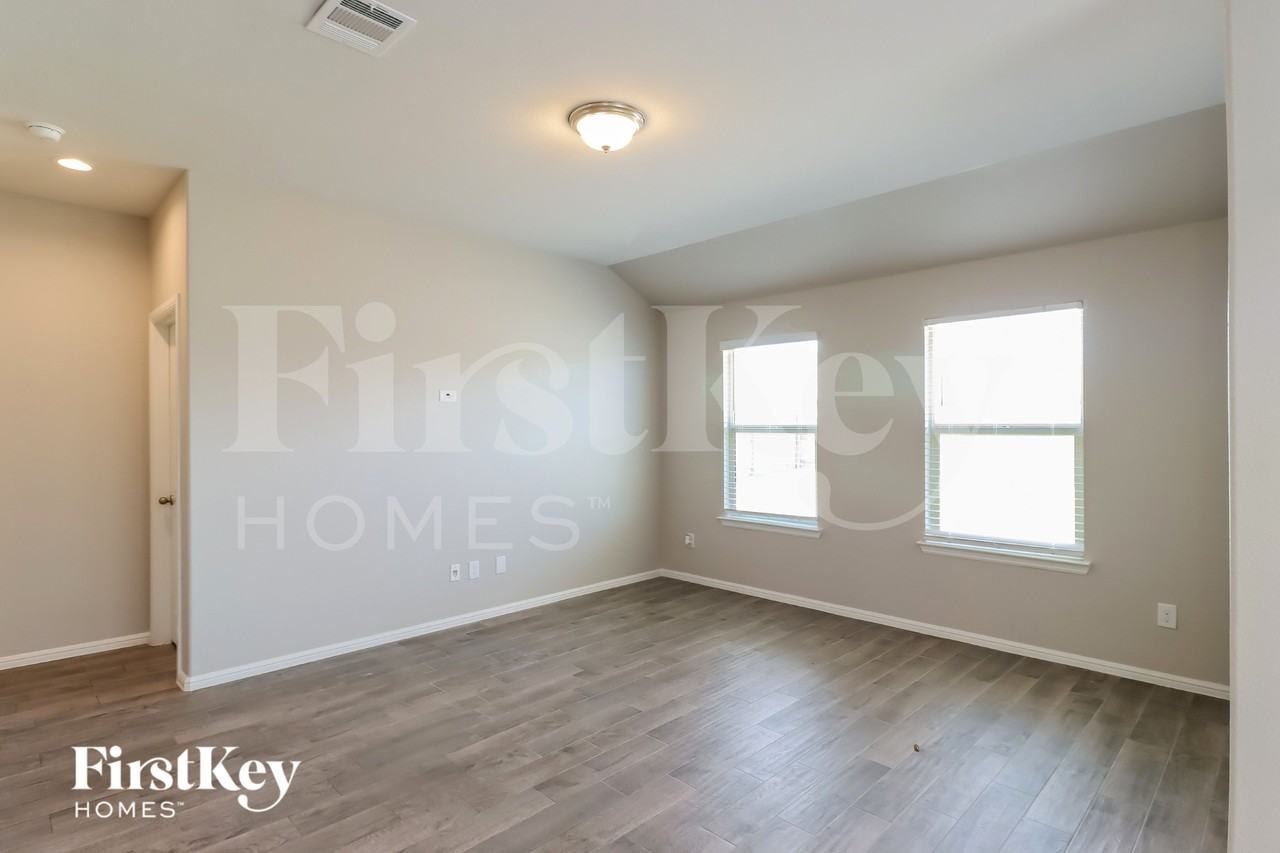 4624 Corktree Ln - Photo 3 of 16