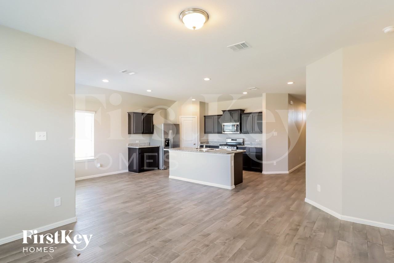 4624 Corktree Ln - Photo 4 of 16