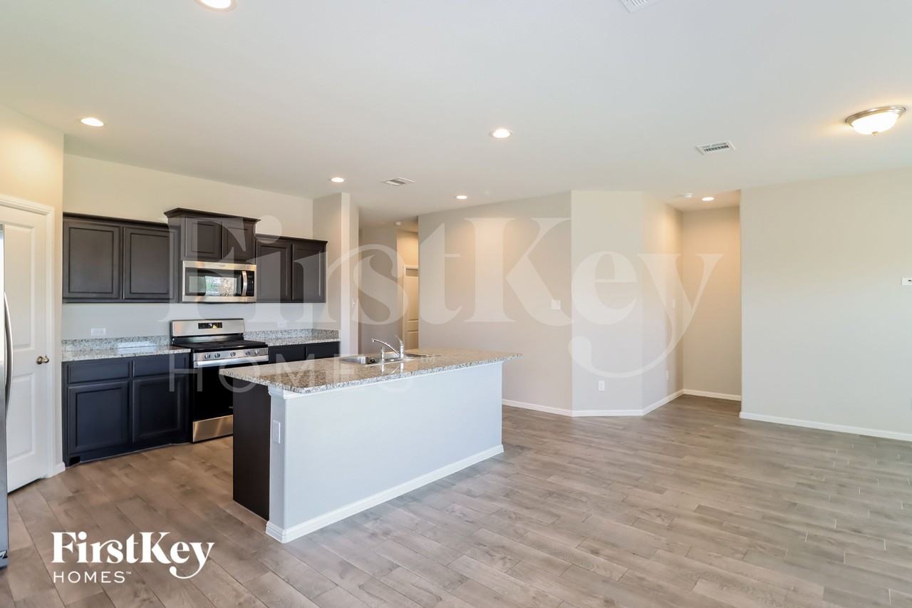 4624 Corktree Ln - Photo 5 of 16