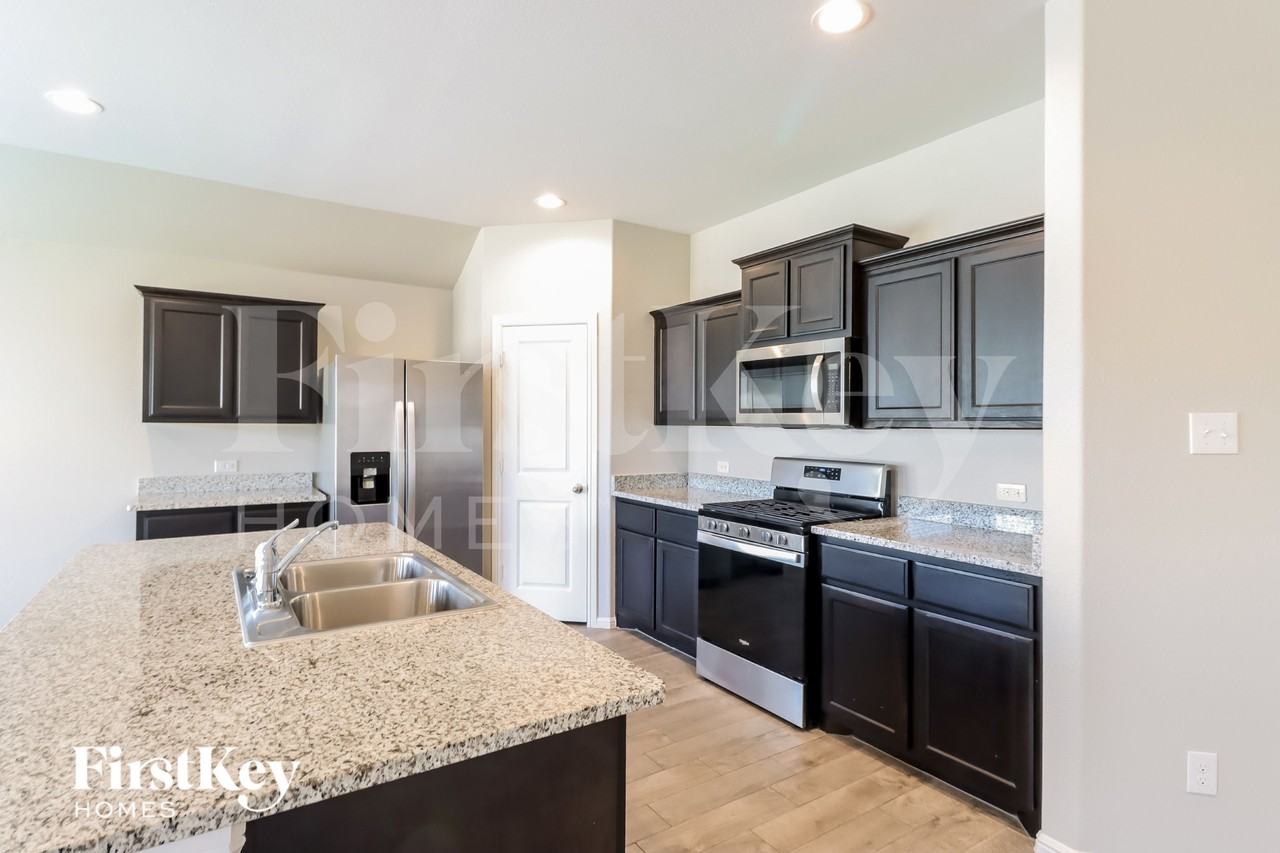 4624 Corktree Ln - Photo 6 of 16