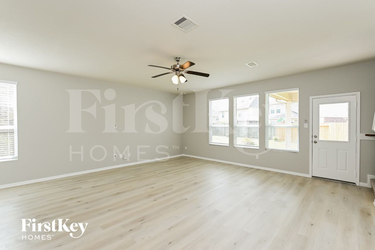14902 Holland Grove Ct - Photo 3 of 16