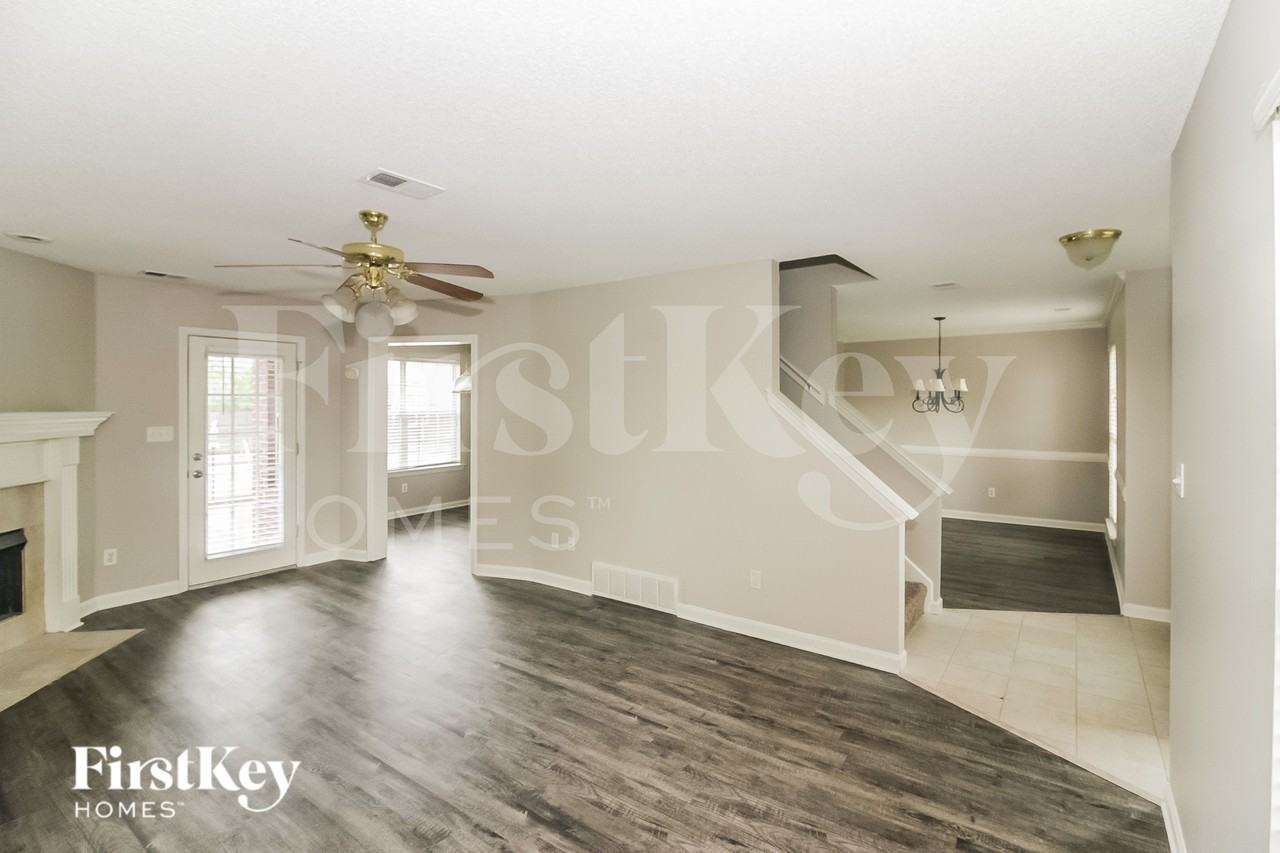 11626 Millwind Dr - Photo 3 of 15