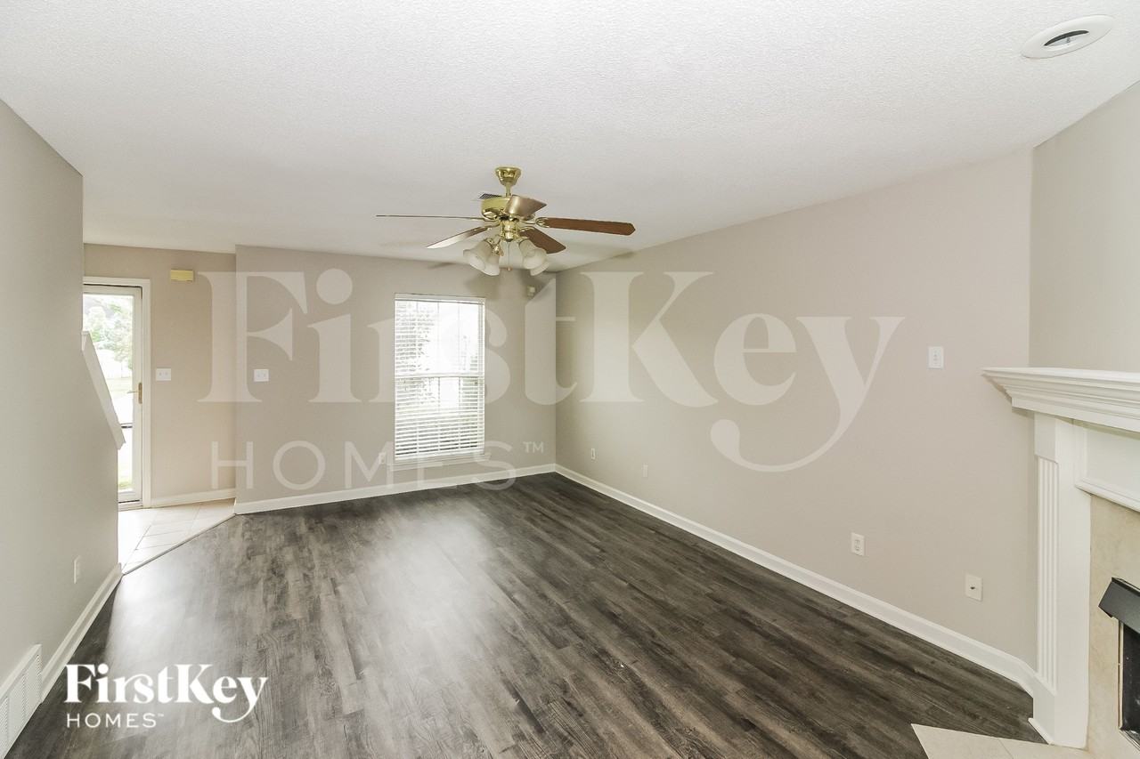 11626 Millwind Dr - Photo 4 of 15