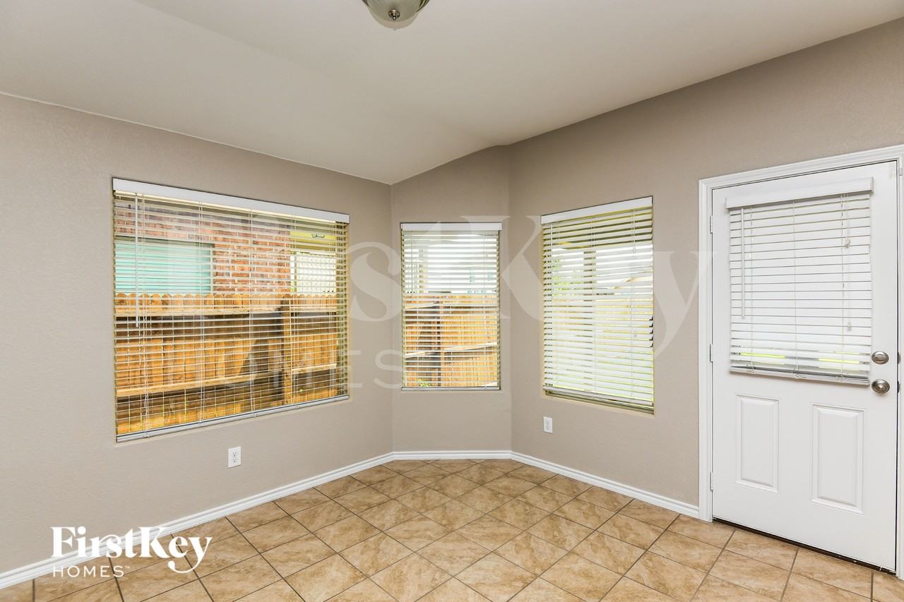 5152 Grayson Ridge Dr - Photo 4 of 16