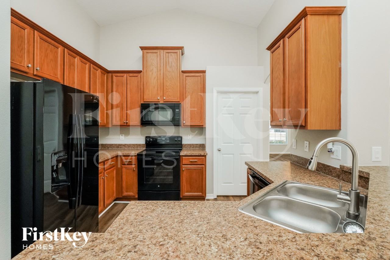 2424 Deer Creek Blvd - Photo 5 of 17