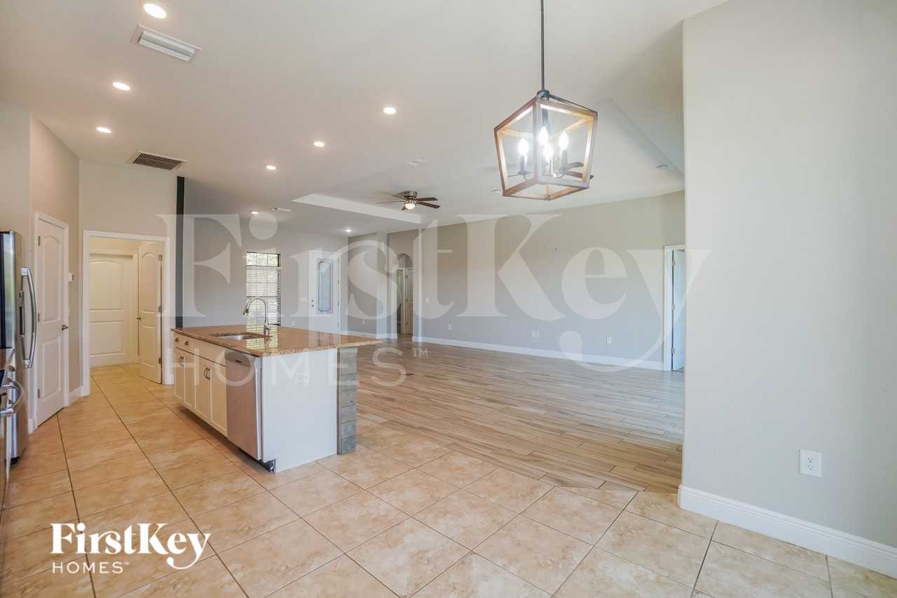 12414 Drakefield Dr - Photo 3 of 16