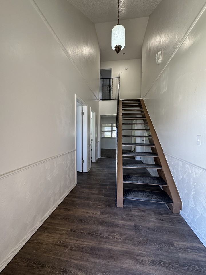 401 S Morgan Dr #1 - Photo 4 of 11