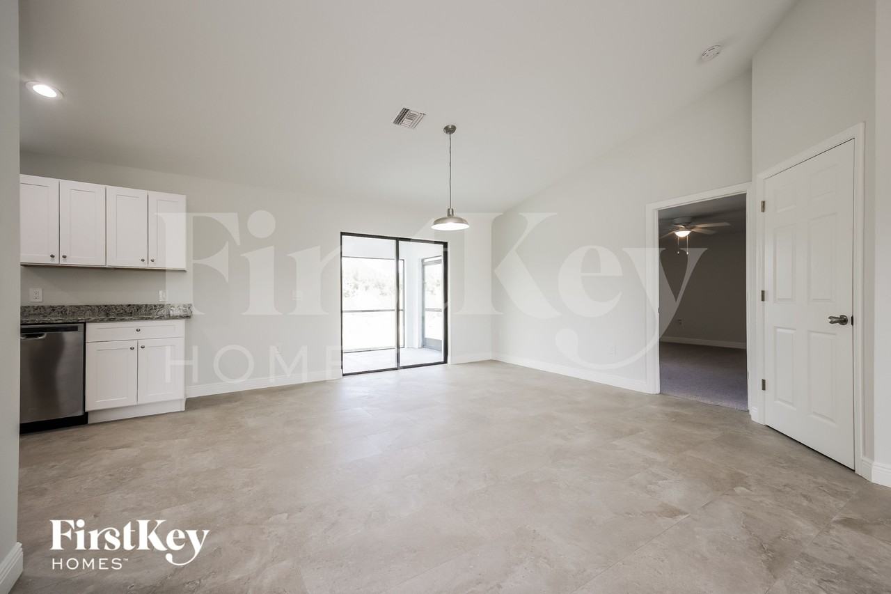 2506 63rd St W - Photo 4 of 16