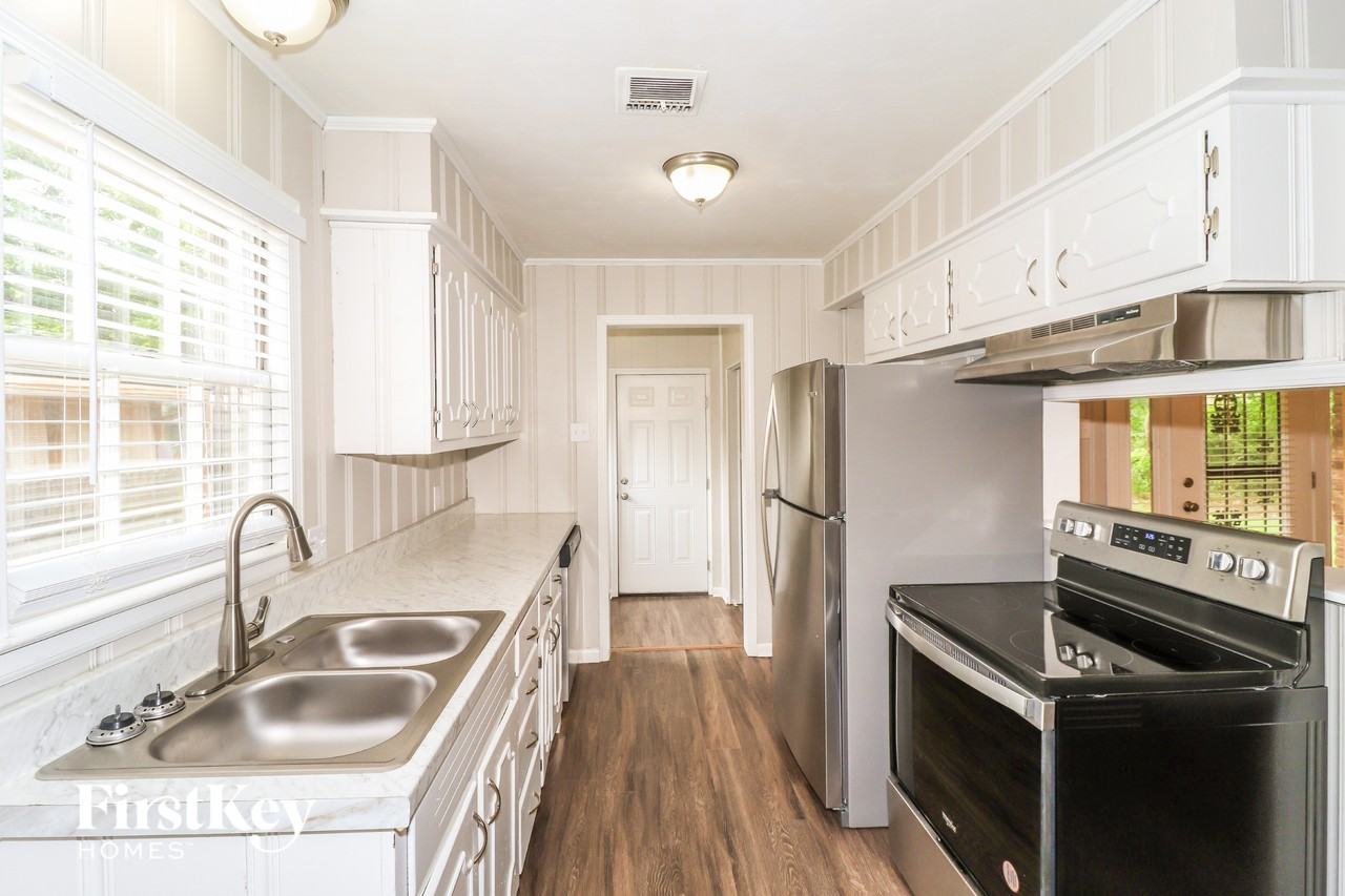 1781 Dorrie Ln - Photo 6 of 15