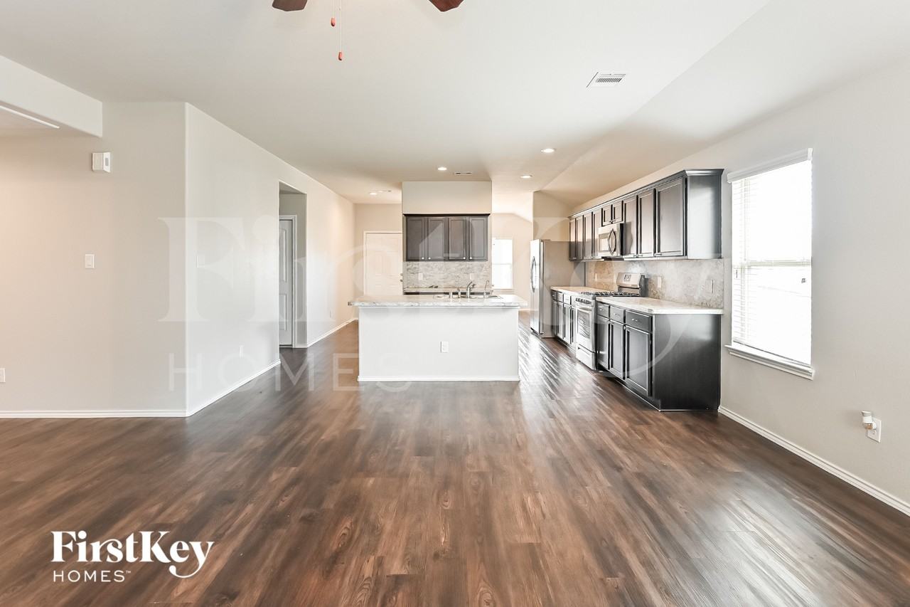 14005 Lake Crescent Dr - Photo 4 of 19
