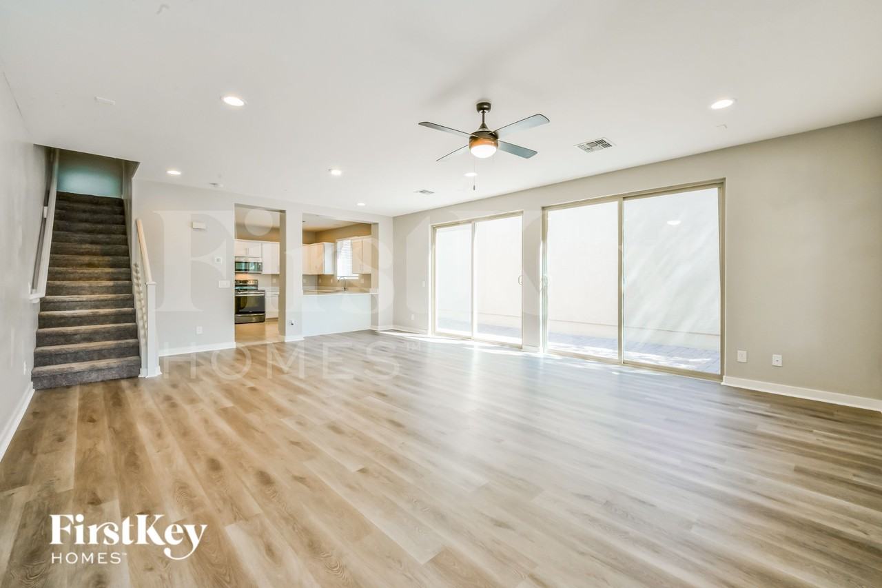 2927 N Athena - Photo 3 of 19