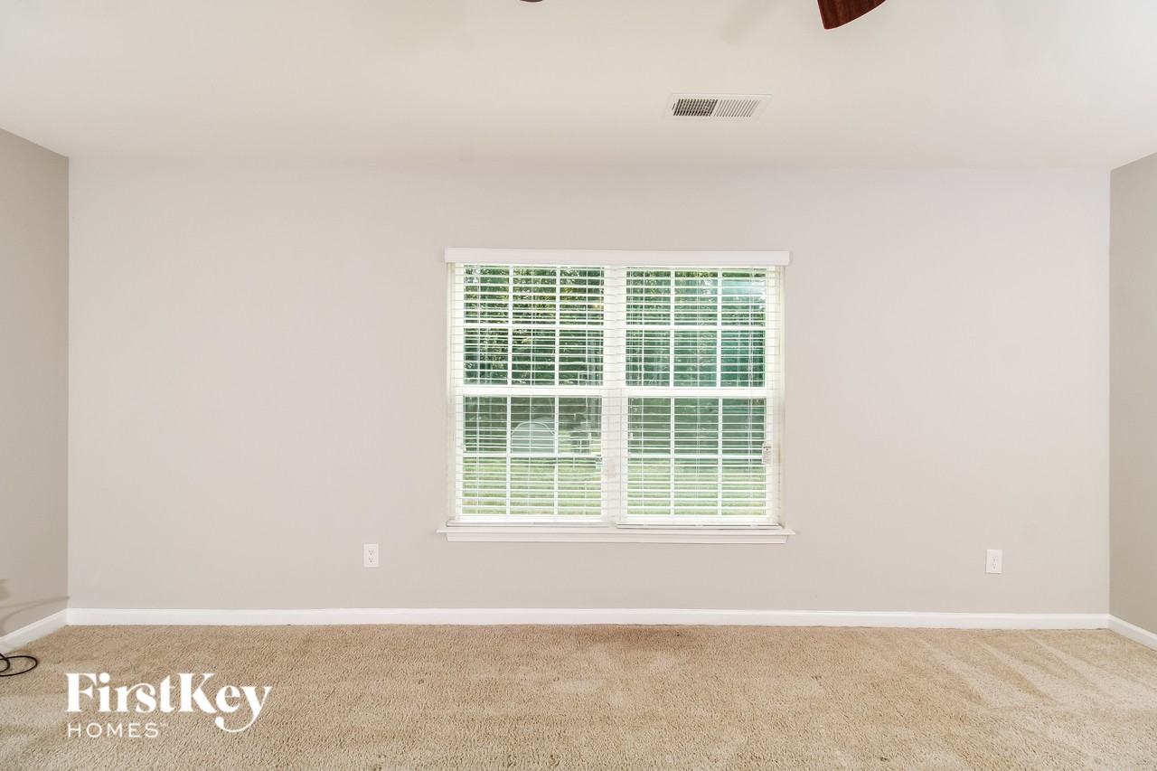 227 Sawyer Ln N - Photo 2 of 15