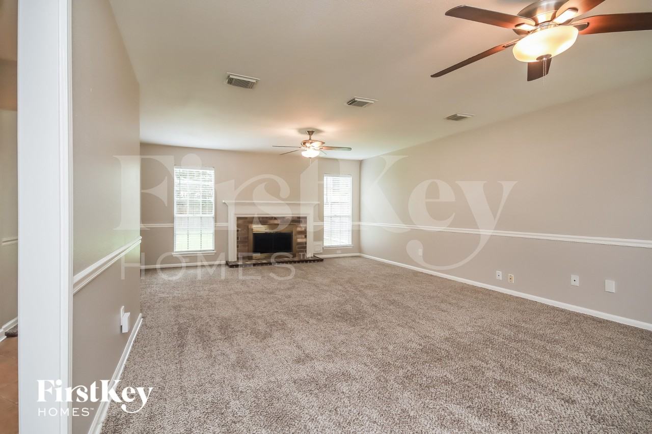 4004 Ashwood Dr - Photo 2 of 16