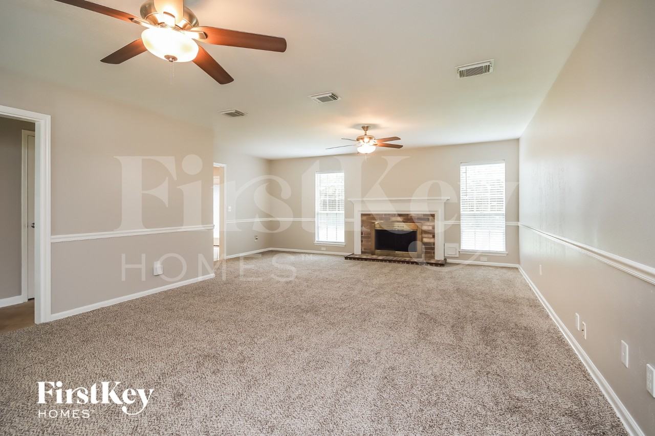 4004 Ashwood Dr - Photo 3 of 16