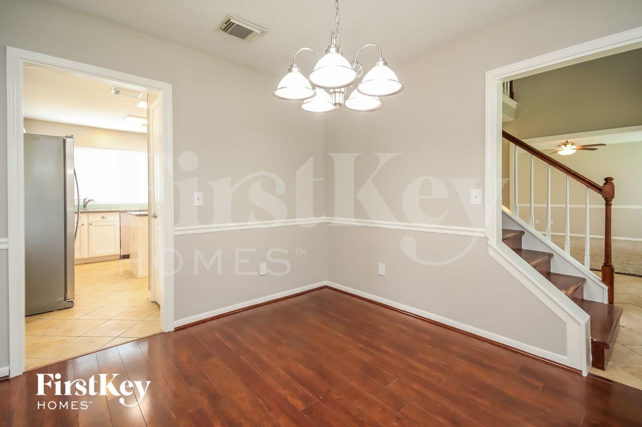 4004 Ashwood Dr - Photo 4 of 16